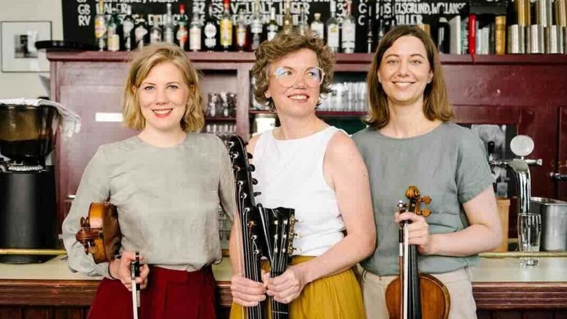 copyright: Anna Zehetgruber Drei Musikerinnen mit Instrumenten