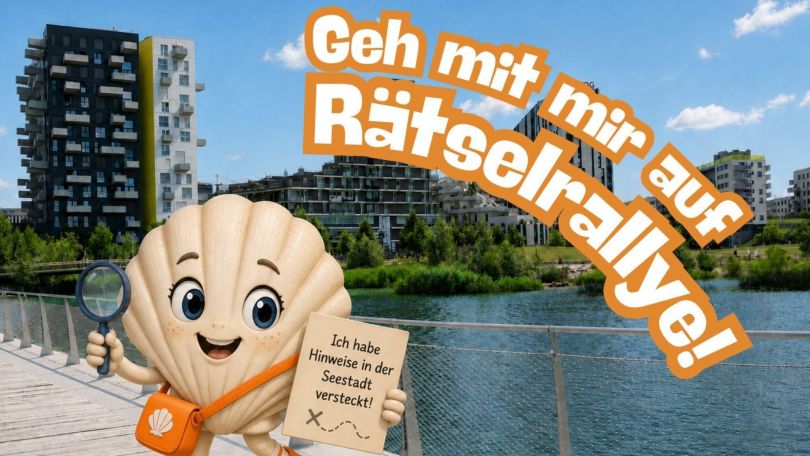 copyright: Luiza Puiu, KI generiert KI-generierte Muschel mit Gesicht, Füßen und Händen, die einen Zettel in der Hand trägt, auf dem steht "Ich habe Hinweise in der Seestadt versteckt!". Im Hintergrund ist der Asperner See und die Seestadt zu sehen.