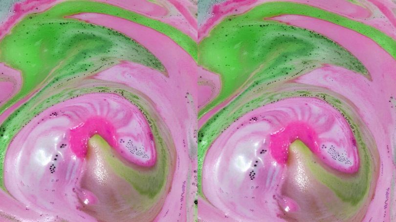 copyright: diverCITYLAB Gemisch aus verwirbelter knallpinker und knallgrüner Farbe.