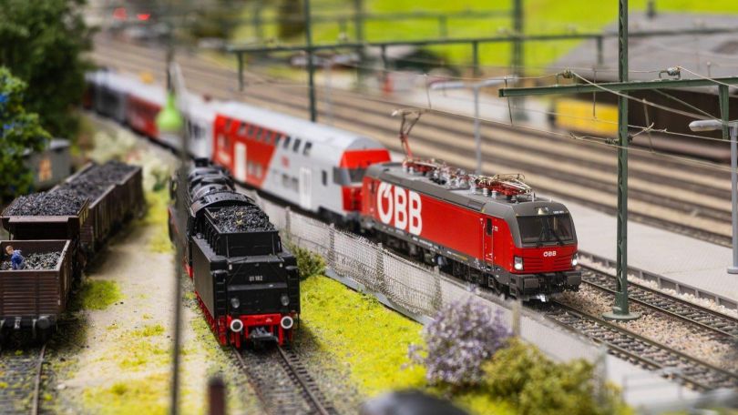 copyright: Felix Sourek Teil einer Modelleisenbahnanlage mit Zügen