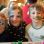 copyright: WIENXTRA/Barbara Mair 3 Kinder mit geschminkten Gesichtern spielen ein Brettspiel.