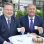 Bürgermeister Michael Ludwig und Präsident der Wirtschaftskammer Wien Walter Ruck sitzen an einem gedeckten Kaffeetisch