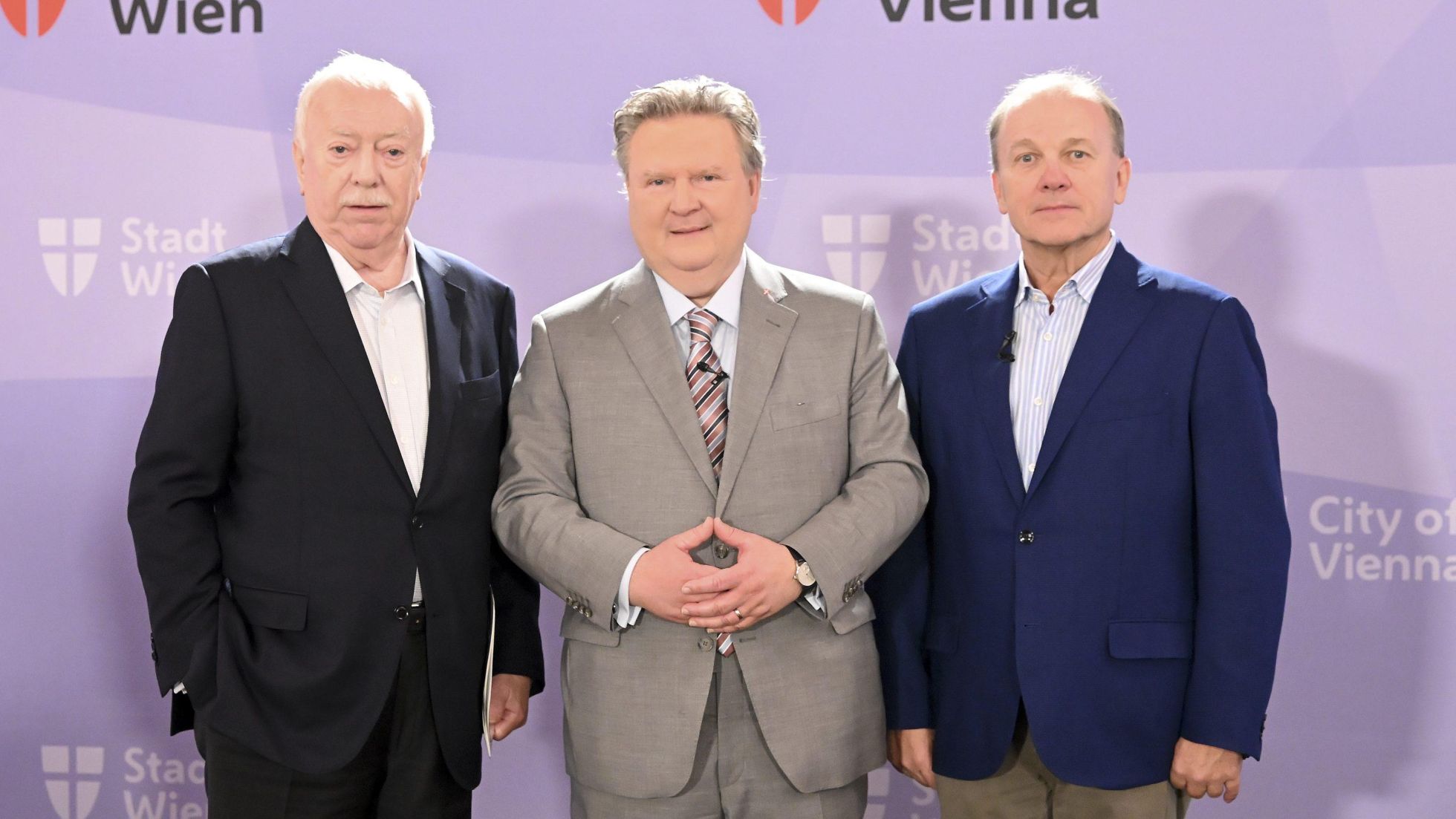 copyright: Stadt Wien / Christian Jobst Michael Ludwig, Michael Häupl und Gerhard Ströck posieren bei einer Pressekonferenz für ein gemeinsames Foto.