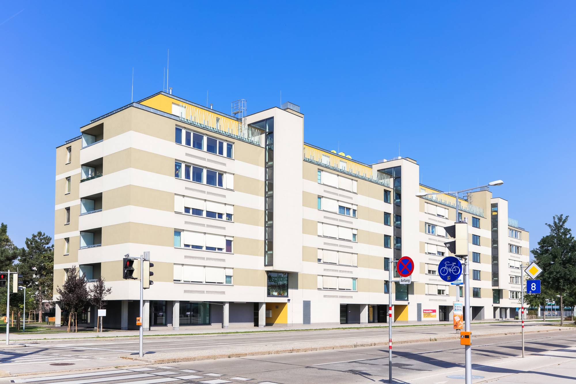 Holz-Wohnhausanlage Wagramer Straße - Bild 1