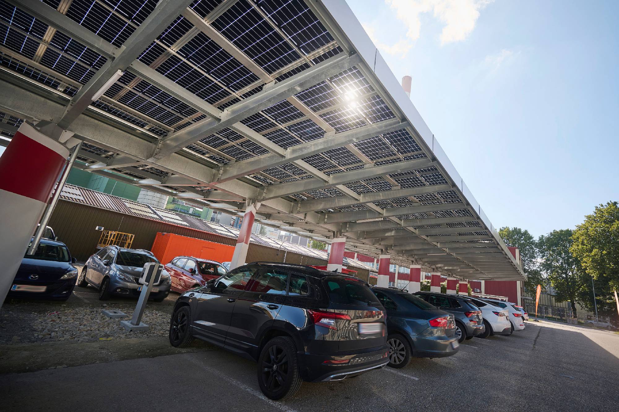 Photovoltaik Carport Straßenperspektive 1