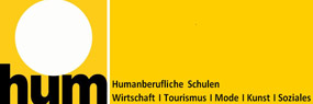 Logo mit Aufschrift "hum Humanberufliche Schulen - Wirtschaft, Tourismus, Mode, Kunst, Soziales"