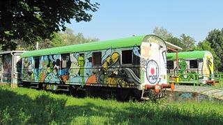 Mit Grafittis bemalter Eisenbahnwagon