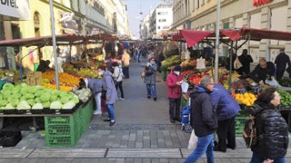 Personen am Brunnenmarkt