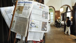 Zeitungsständer im Café Landtmann