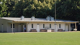 Garderobengebäude in der Jugendsportanlage im Haydnpark