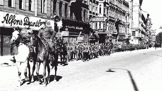 Soviet troops in Vienna (1945)