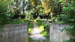 Eingang zum Friedhof der Namenlosen