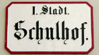 Schulhof - Straentafel im 1. Bezirk 