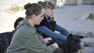 Zwei Frauen mit Hund