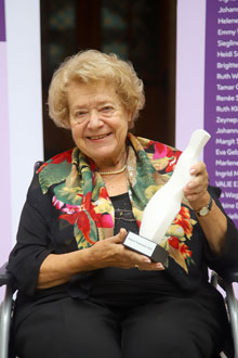 Helga Tippel mit dem Wiener Frauenpreis