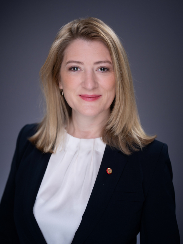 Portraitfoto Vizebürgermeisterin Bettina Emmerling