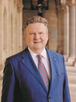 Portrait of the Mayor of the City of Vienna Michael Ludwig (in office at the time of publication).