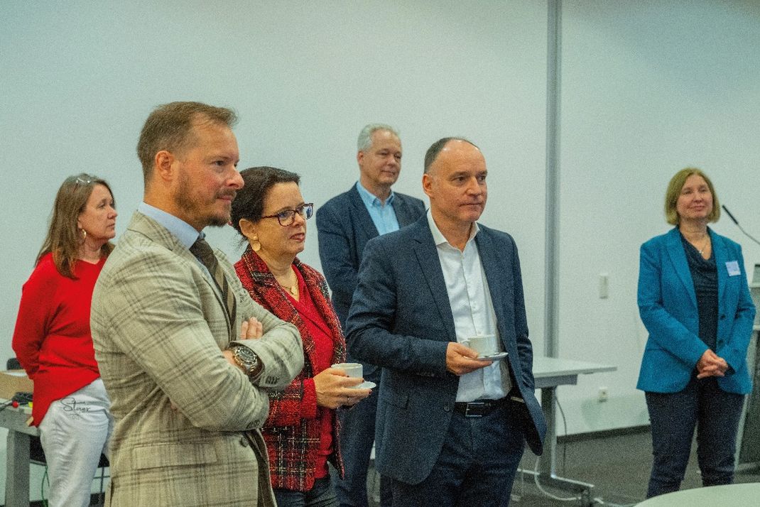 Bereichsdirektorin Gottwald (3.v.l.) besuchte Wien Digital