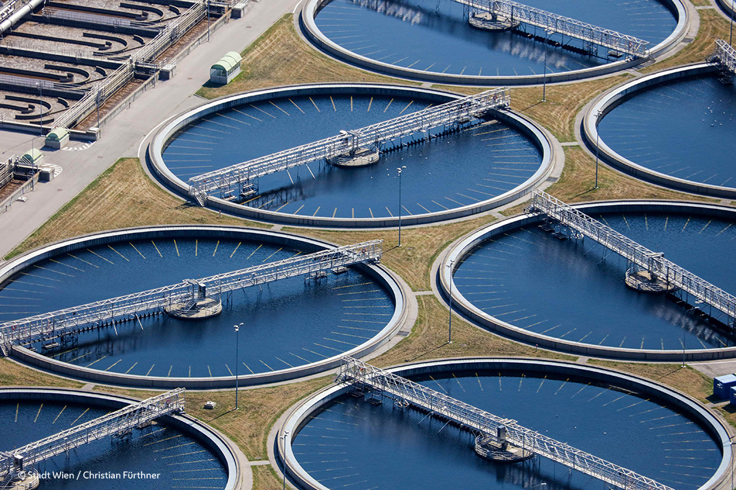 Blicke auf eine Kläranlage von oben