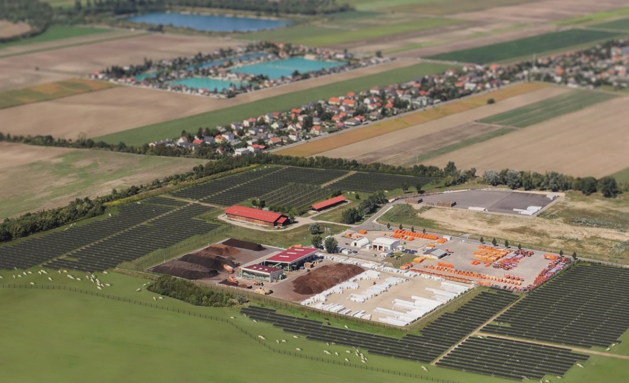 Abbildung: Wiens größte Photovoltaik-Freiflächenanlage in Wien Donaustadt © Christian Fürthner