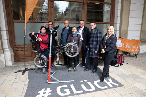 Abbildung: Beim PUMA-Fahrradcheck mit Klimastadtrat Czernohorszky. © Votava