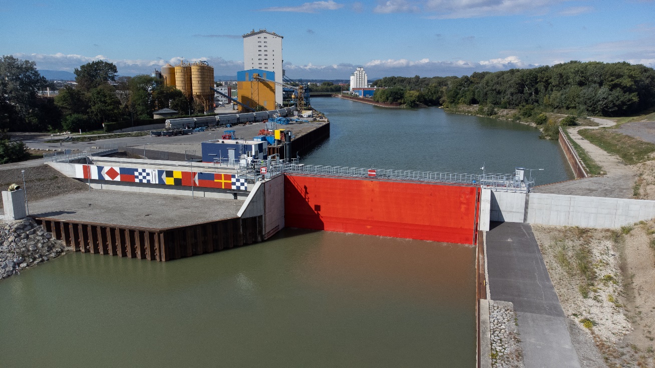 Abbildung: Besserer Hochwasserschutz durch ein neues Tor für den Wiener Hafen. © David Bohmann