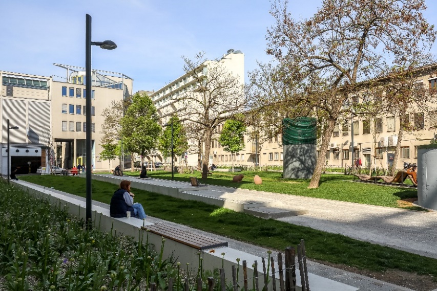 Abbildung: Der neu begrünte Langauer Platz. © Stadt Wien, Christian Fürthner