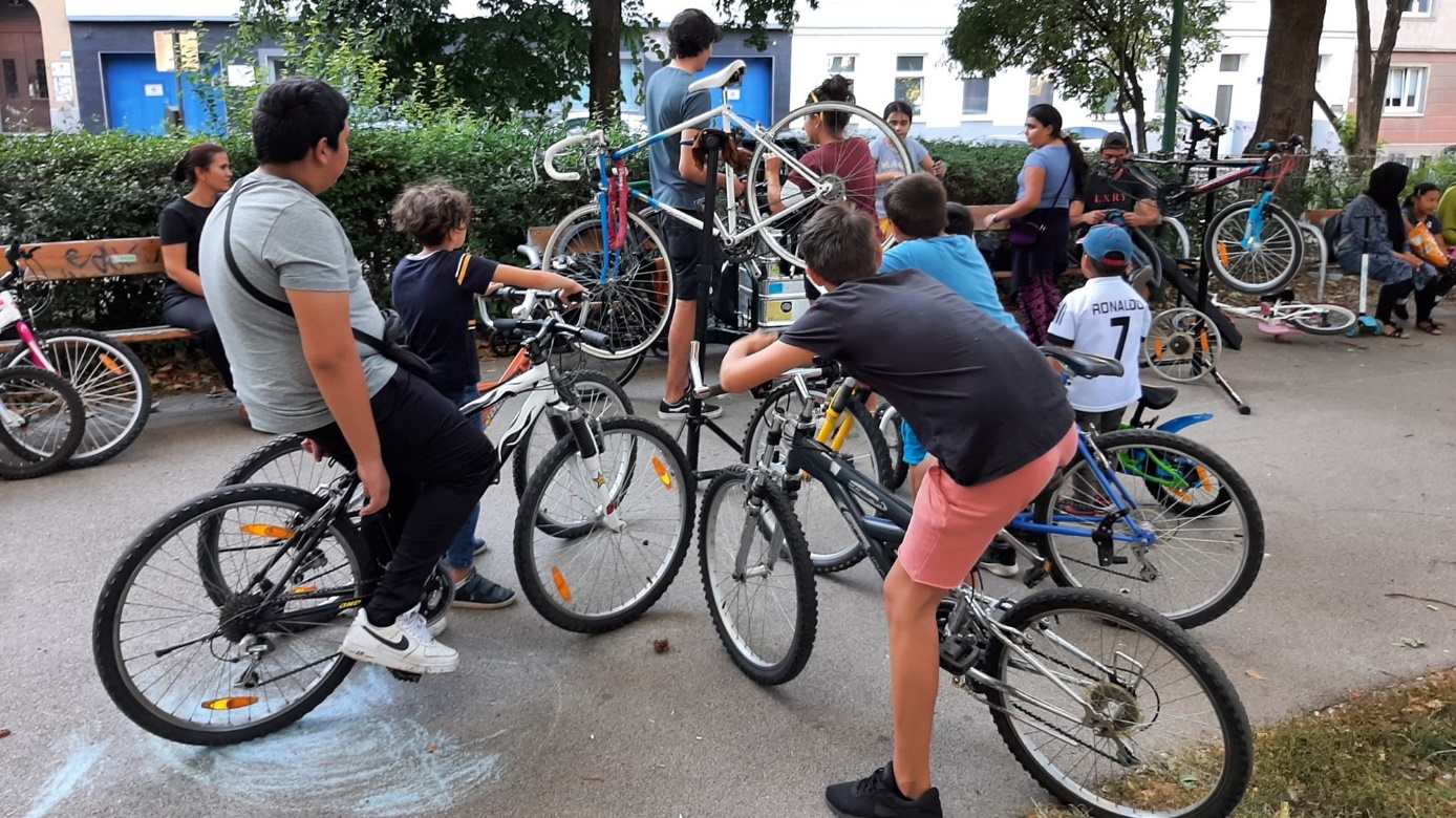 \\Client\D$\Fotos\2024\2024 Innerfavoriten Abschlussbericht 9 16\9.1 Radwerkstatt Buchsbaumpark (c) MA25 - Bojan Schnabl, 20210909_2.jpg