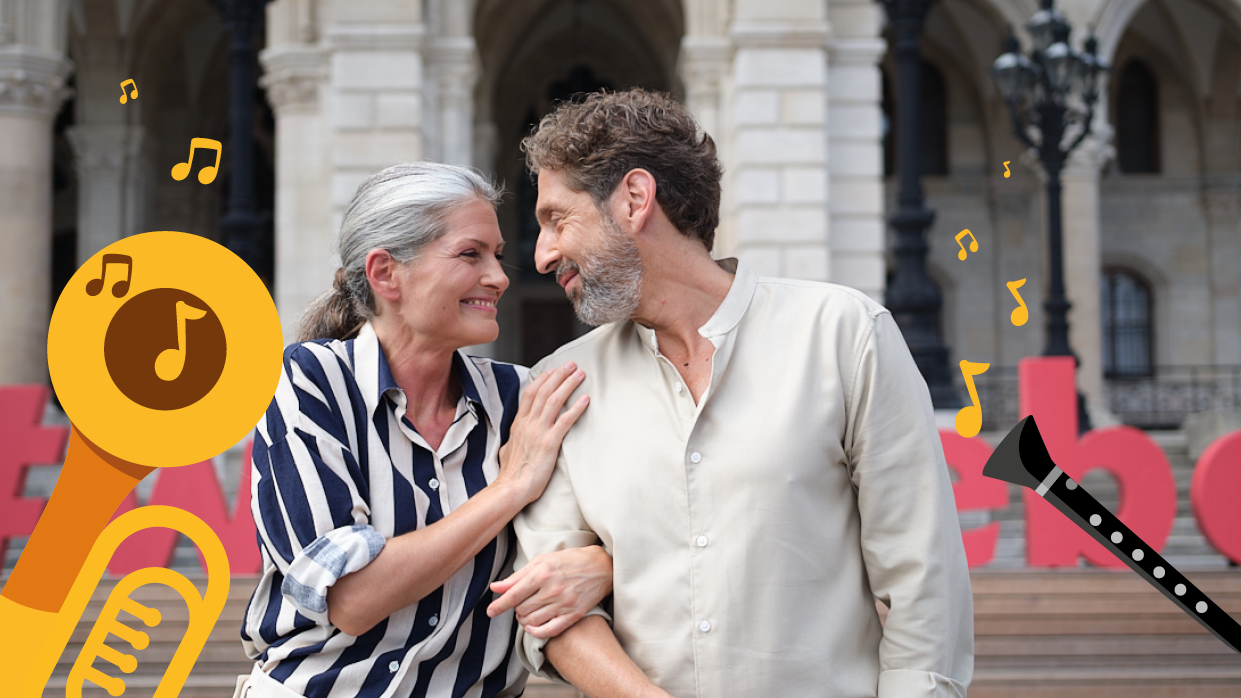 Kapitelbild: Paar vor den Stufen des Wiener Rathauses