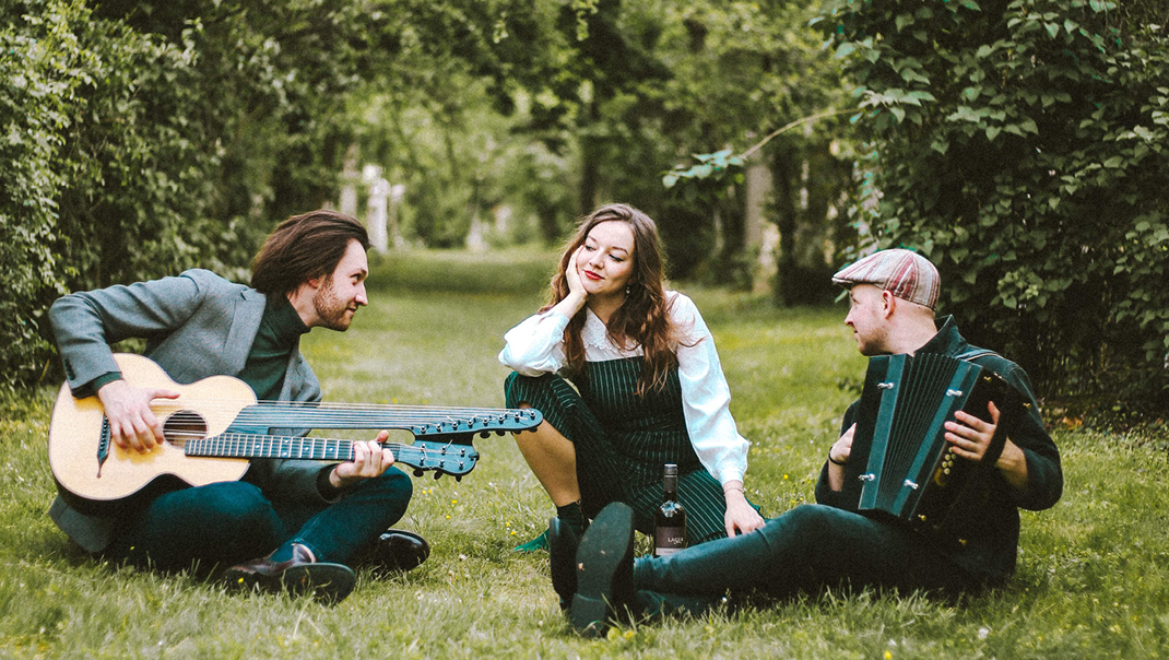 Photo of the artist or artists.