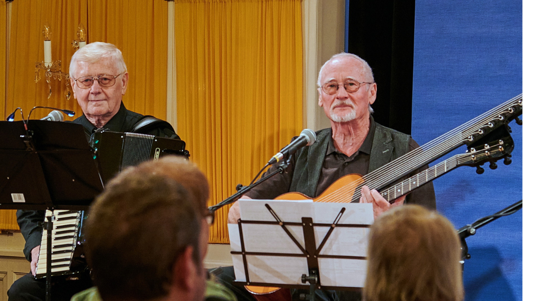 Photo of the artist or artists.