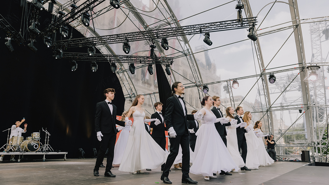 Photo of the artist or artists.