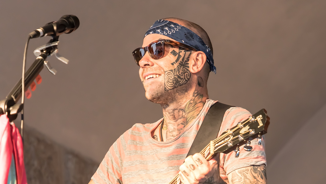 Foto der Künstler*in bzw. Künstler*innen