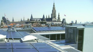 Photovoltaikanlage auf dem Dach vom Amtshaus Bartensteinblock
