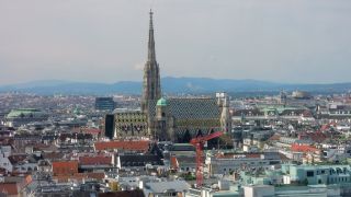 Dächer der Wiener Innenstadt mit Stephansdom