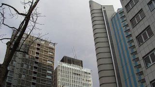 copyright: wienweb Froschperspektive auf Hochhausfassaden