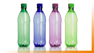 Plastikflaschen in vier verschiedenen Farben