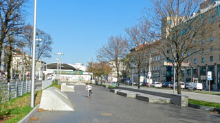 Skatepark, asphaltierte Fläche mit Betonelementen