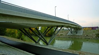 Seitenhafenbrücke mit Radweg