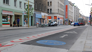 Befahrbares Haltestellenkap für Radfahrende entlang der Ottakringer Straße