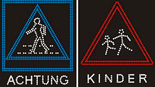 Verkehrszeichen mit LED-Lichtern: Achtung Fußgängerübergang und Achtung Kinder