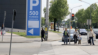 Kreuzungsbereich Anton-Baumgartner-Strae - Wohnparkstrae