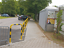 Schulparkplatz - Eingangstor Richtung Schule