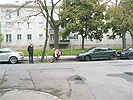 Kreuzungsbereich Justgasse - Schleidengasse: schmale Kreuzung mit parkenden Autos