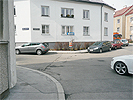 Kreuzungsbereich Kupfergasse - Sickenberggasse: Kreuzung ohne Bodenmarkierung oder Ampel, parkende Autos am Straenrand