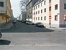 Kreuzungsbereich Wiener Gasse - Schillgasse: schmale Kreuzung ohne Bodenmarkierung oder Ampel