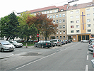 Kreuzungsbereich Charasgasse - Hintzerstrae - Sebastianplatz: Parkende Autos auf beiden Straenseiten