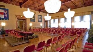 Stühle im Wappensaal