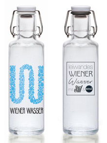 Verschließbare Glasflasche im Schriftzug und Design "Wiener Wasser"